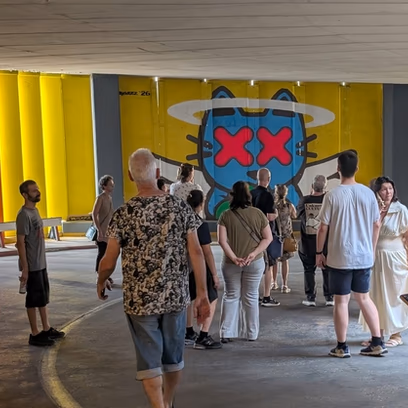 סיור אמנות רחוב בבניין בפרויקט Te-Fer האחיזה במרחב