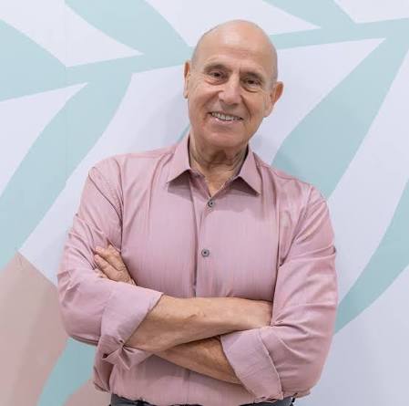 צביקה קרוכמל — סוכן סמוי בדרך לפריז