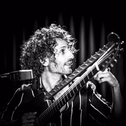 יחידים solos — עופר מזרחי
