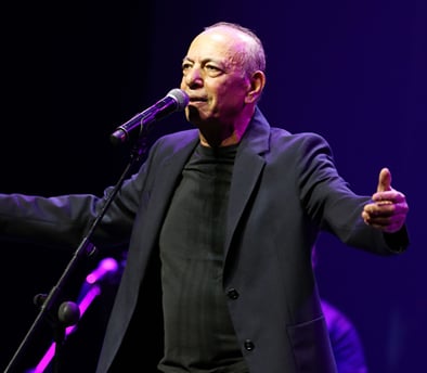 אבנר גדסי "מנגן ושר" אורח מיוחד: ניסים סרוסי