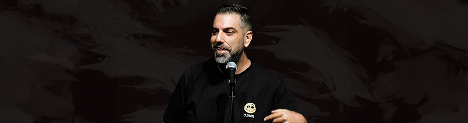דניאל כהן במופע סטנד אפ