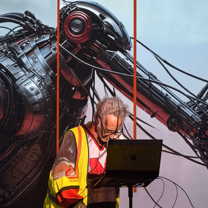 Neon Swans Corporations LTD — Installation + Live Set