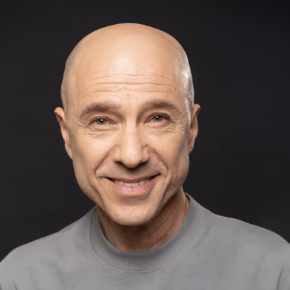 דרור קרן — כל העולם במה