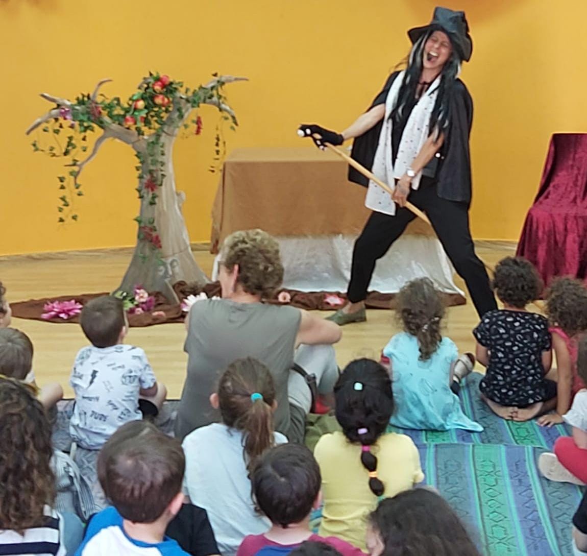 שעת סיפור: טרמפ על מטאטא- תיאטרון חן פיאצו’טקה