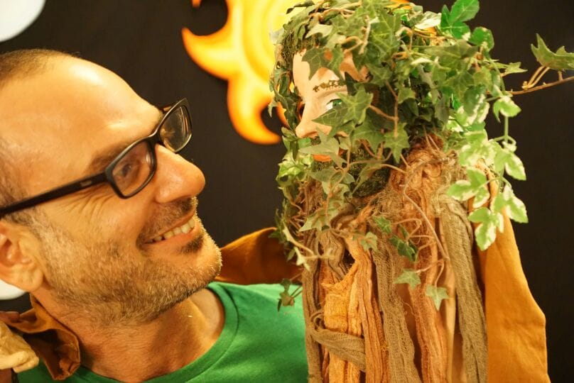 שעת סיפור: " אגדת עץ האורן" — תאטרון בית הבובות