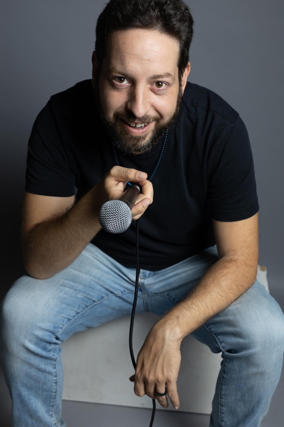 אוהד מימרן במופע סטנד אפ