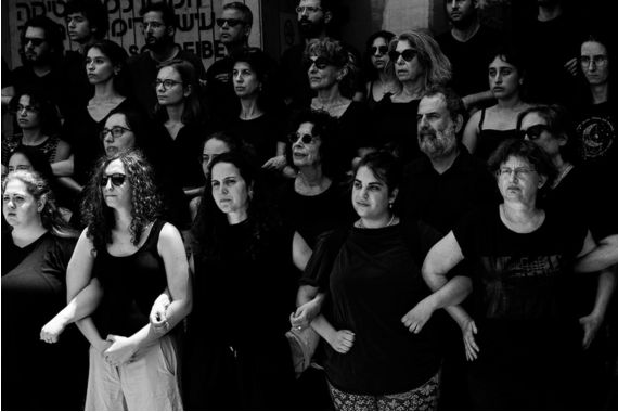 שיח גלריה בתערוכה "רשות הדיבור – תערוכת ספרי צילום"