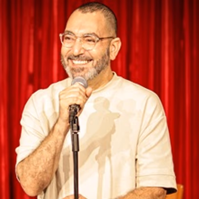 אורן זוזל במופע סטנד אפ
